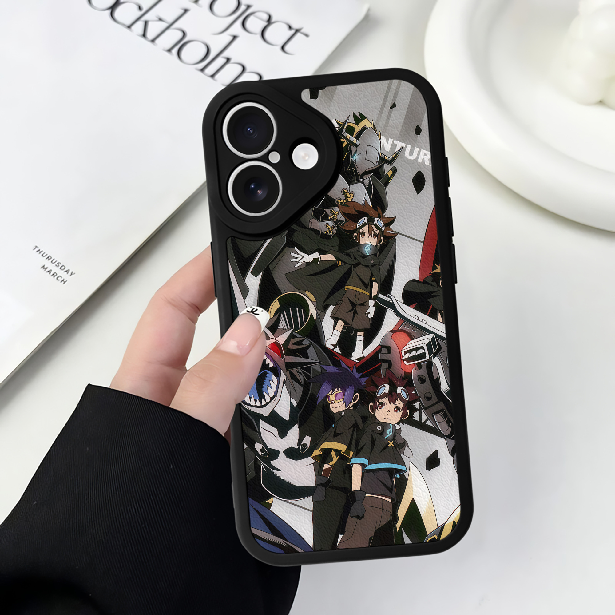 （画像用） Digimon デジタルモンスター/デジモン 【iPhone 16シリーズ対応】シリコンスマホケース（レザー調） 材質：シリコン